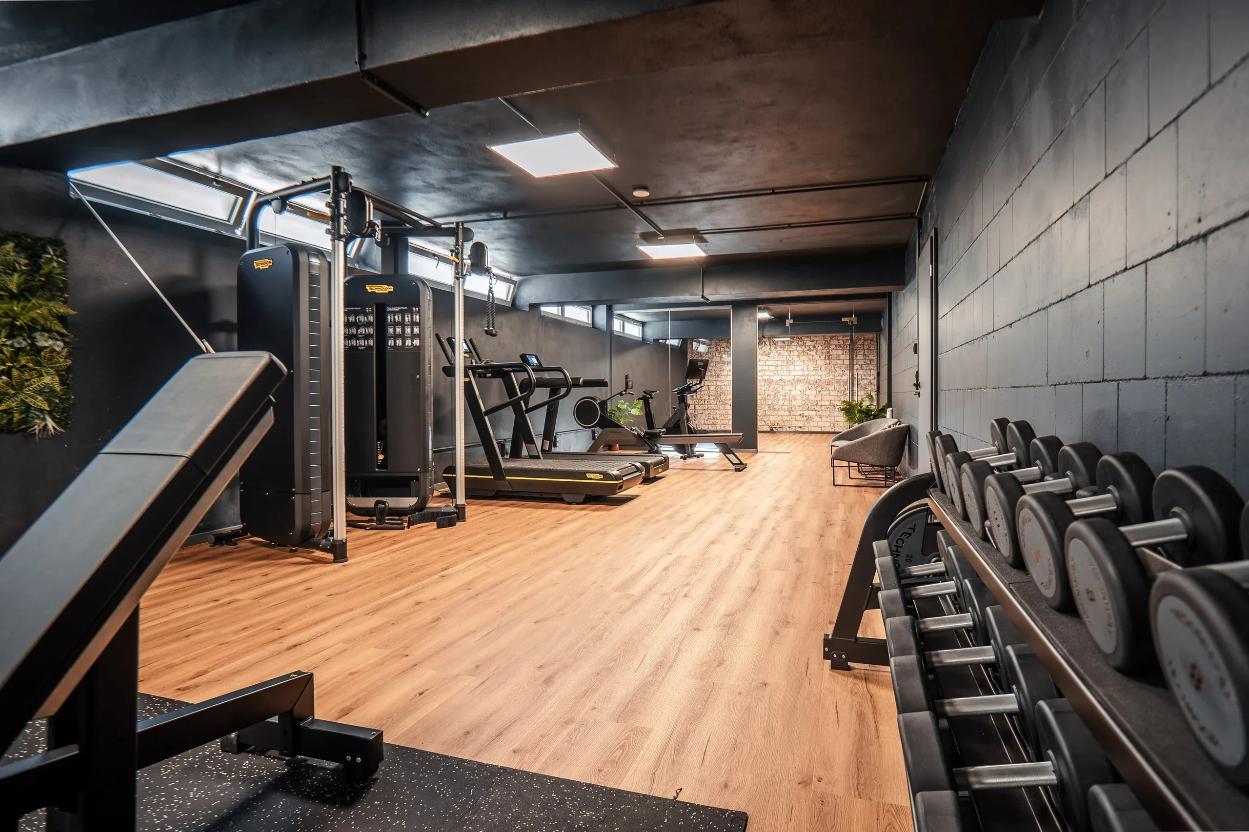 Fitnessstudio mit Technogym-Geräten in den Eighty-Eight Apartments Nürnberg
